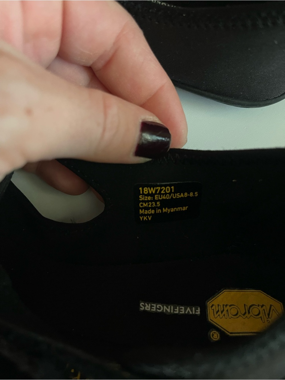 Vibram Black FiveFingers Minimalist Toe Shoes - Picture 2 of 4